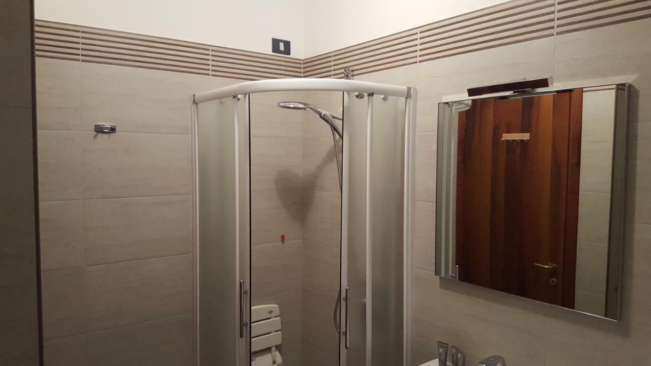 Appartamento Michele Tre Piscine Caraibiche Desenzano Del Garda Zewnętrze zdjęcie